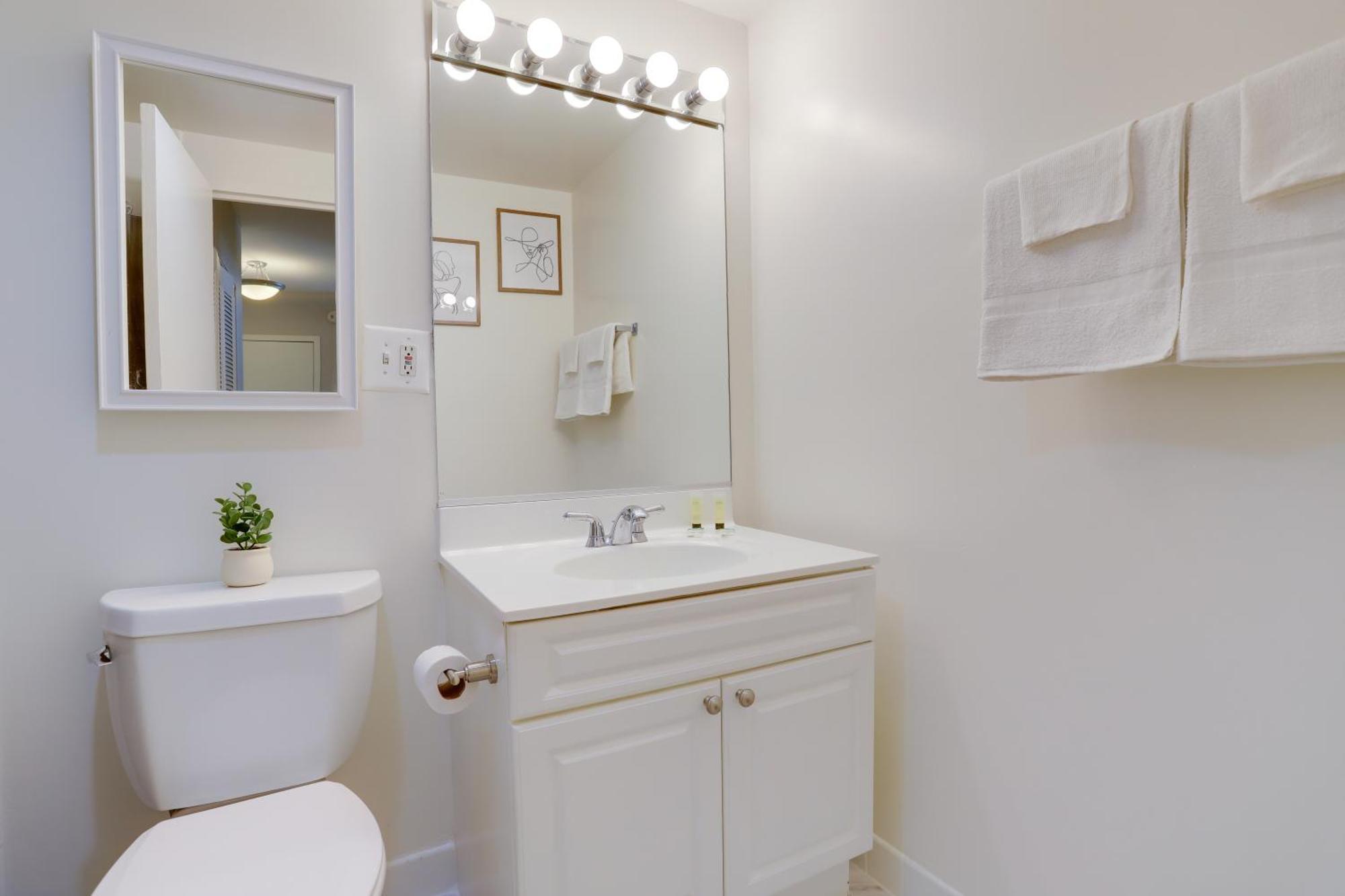 Style And Convenience Apartment At Crystal City Arlington Eksteriør billede